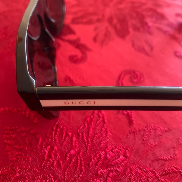 Men’s Gucci sunglasses - Picture 2 of 3